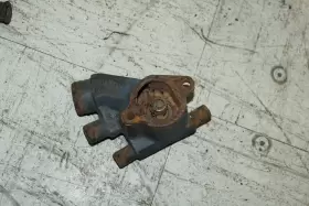 0910179 OMC Thermostat Housing Cover 350 Cobra #2
